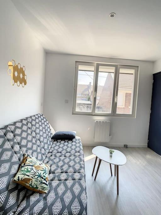 Cosy T2 Wifi Parking Proche Gare Centre Ville Сен-Кантен Екстер'єр фото