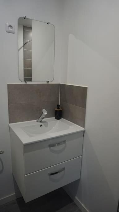 Cosy T2 Wifi Parking Proche Gare Centre Ville Сен-Кантен Екстер'єр фото