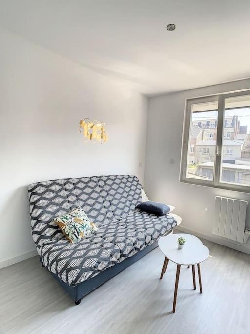 Cosy T2 Wifi Parking Proche Gare Centre Ville Сен-Кантен Екстер'єр фото